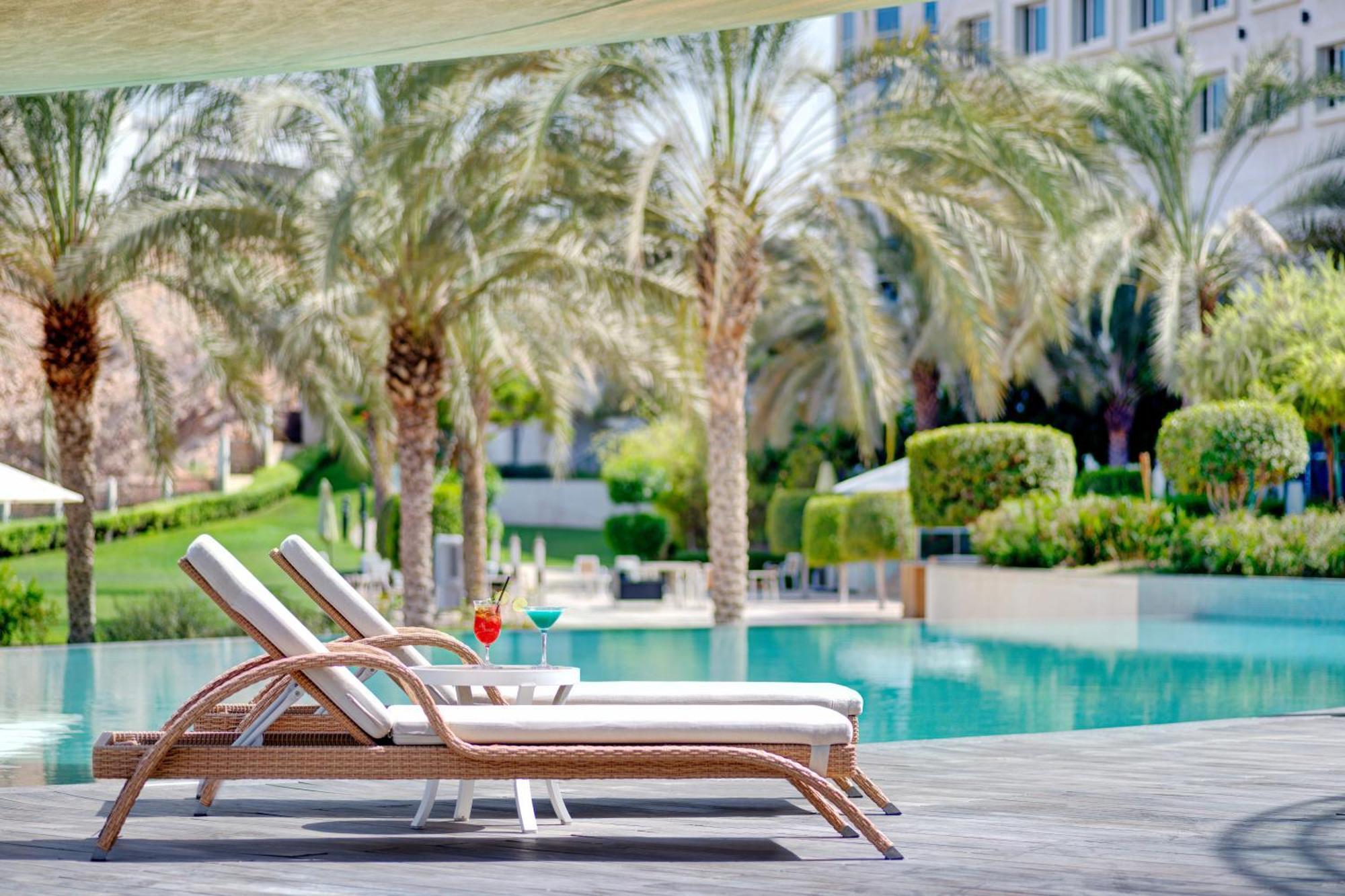 Crowne Plaza Muscat Ocec By Ihg Hotel Екстериор снимка