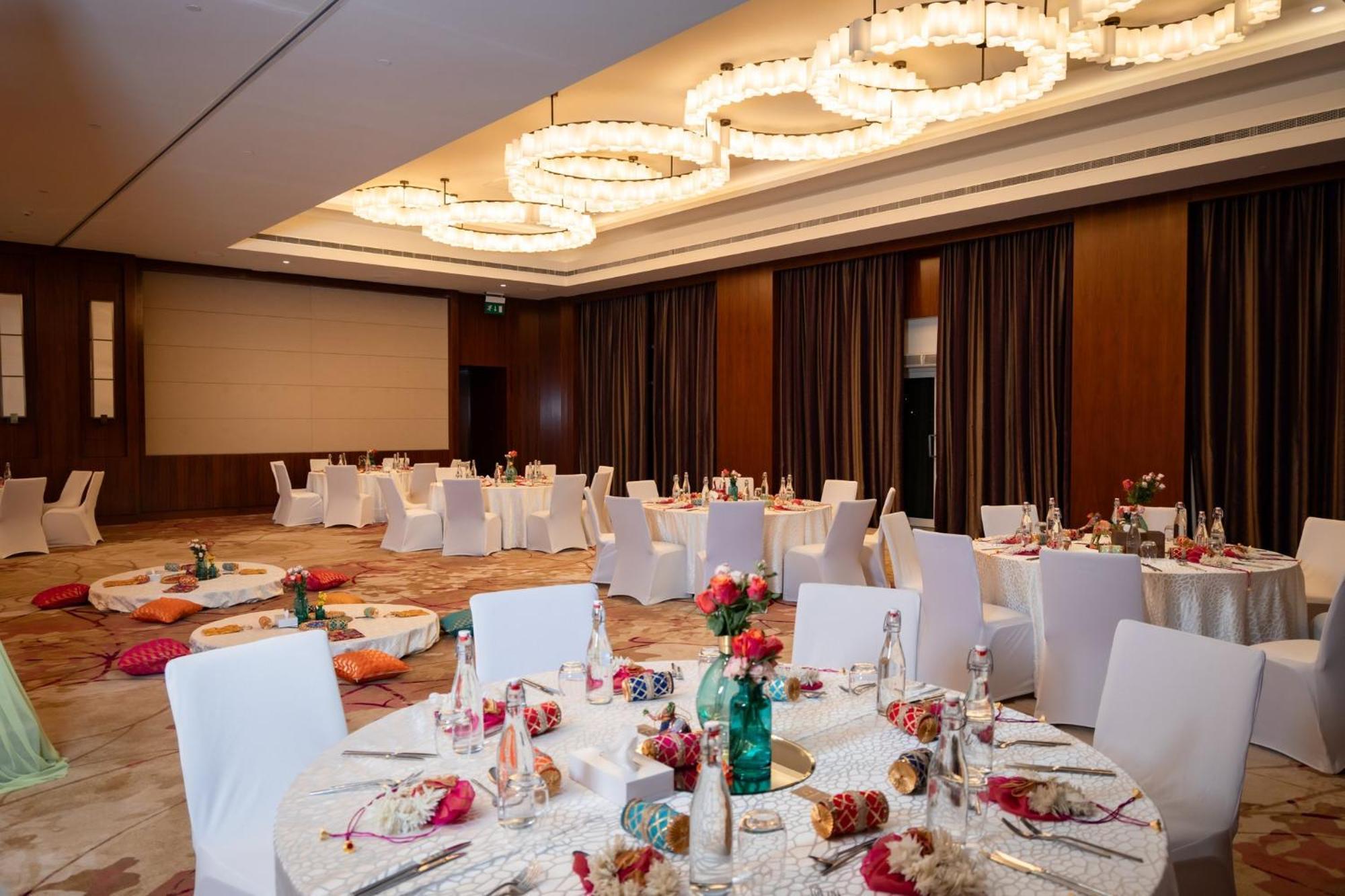 Crowne Plaza Muscat Ocec By Ihg Hotel Екстериор снимка
