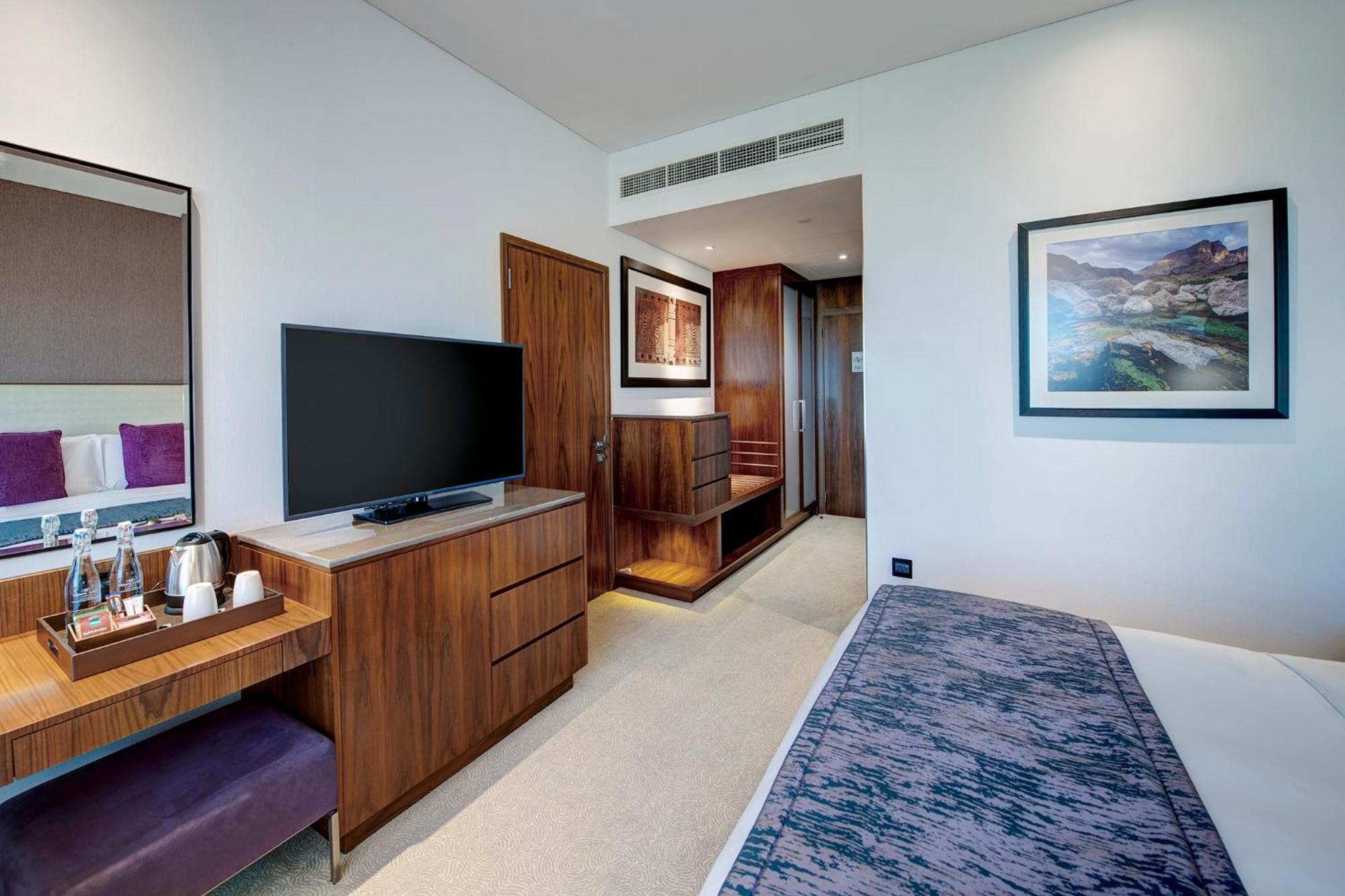 Crowne Plaza Muscat Ocec By Ihg Hotel Екстериор снимка